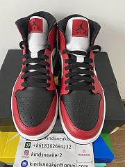 Air Jordan 1 Mid Chicago Toe 554724-069 - 4
