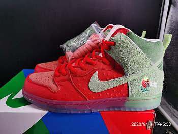 Nike SB Dunk High Strawberry Cough CW7093-600