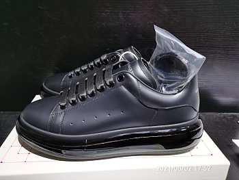 Alexander McQueen All Black2