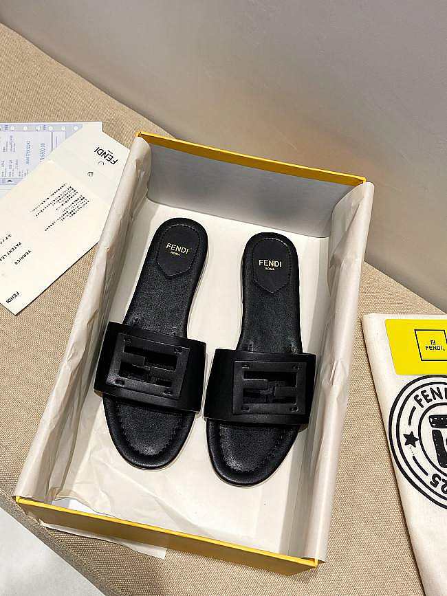 Fendi SIGNATURE Black leather slides - 8R8136AE7TF0ABB - 1