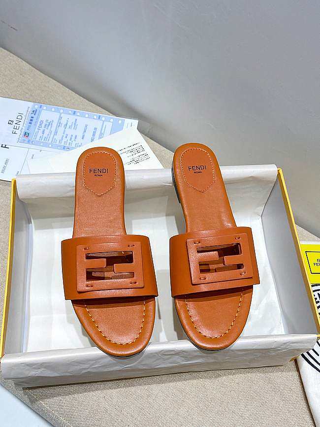 Fendi SIGNATURE Brown leather slides - 8R8136AE7TF1C4R - 1