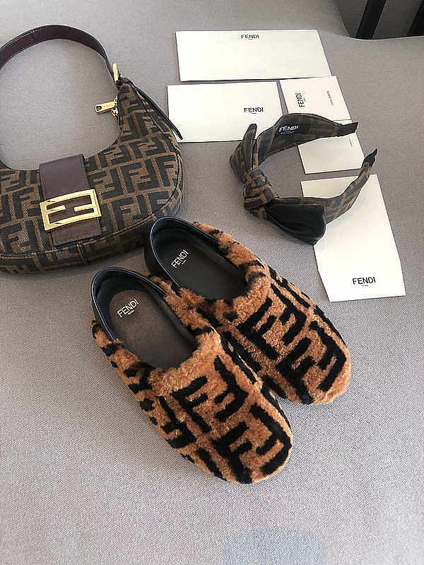 Fendi Brown sheepskin slippers - 8P8082AD7MF0R7R  - 1