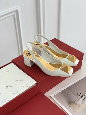 ONE STUD PATENT-LEATHER SLINGBACK PUMP WHITE 30 MM