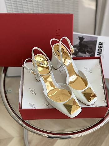 ONE STUD PATENT-LEATHER SLINGBACK PUMP WHITE 60 MM