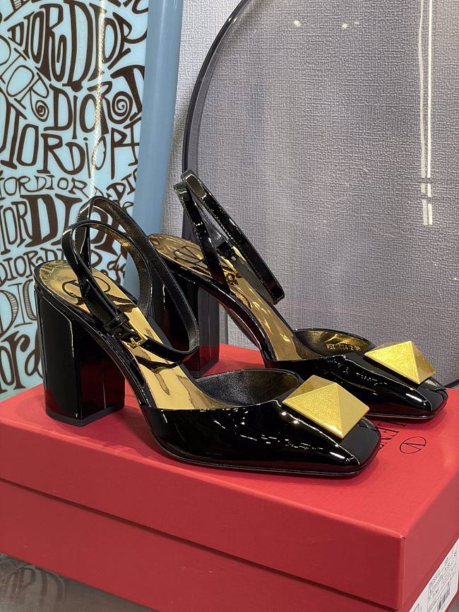 ONE STUD PATENT-LEATHER SLINGBACK PUMP BLACK 90 MM - 1