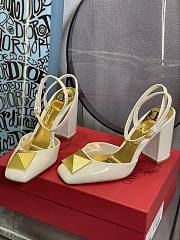 ONE STUD PATENT-LEATHER SLINGBACK PUMP WHITE 90 MM - 2