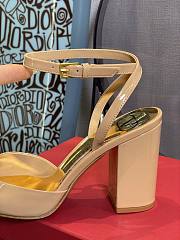 ONE STUD PATENT-LEATHER SLINGBACK PUMP BEIGE 90 MM - 6