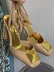 ONE STUD PATENT-LEATHER SLINGBACK PUMP BEIGE 90 MM - 3