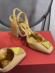 ONE STUD PATENT-LEATHER SLINGBACK PUMP BEIGE 90 MM - 2