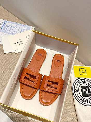 Fendi Brown leather slides 8R8136AE7TF1C4R