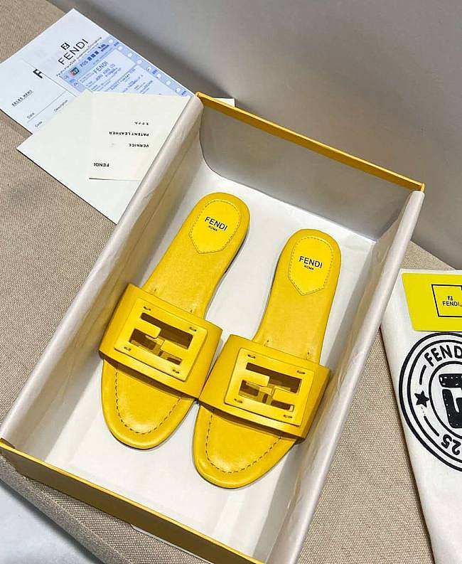 Fendi Yellow leather slides 8R8136AE7TF0VVA  - 1