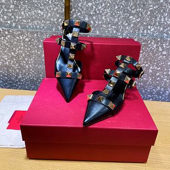 ROMAN STUD CALFSKIN PUMP BLACK 40 MM