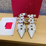 ROMAN STUD CALFSKIN PUMP LIGHT IVORY 40 MM - 1