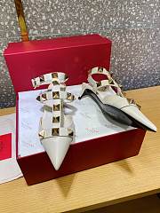 ROMAN STUD CALFSKIN PUMP LIGHT IVORY 40 MM - 6