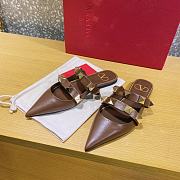 ROMAN STUD FLAT MULE IN CALFSKIN FONDANT - 4