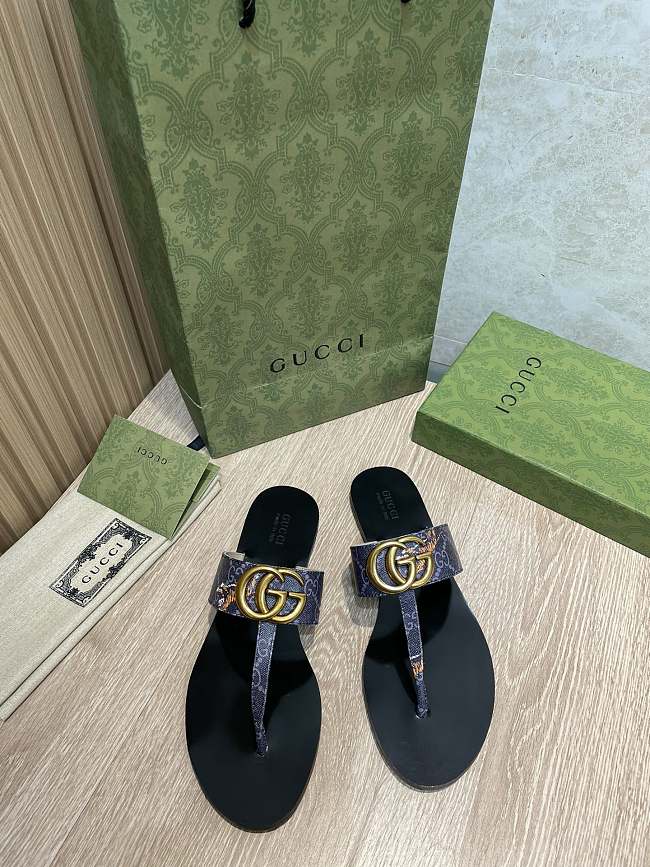 Gucci Leather thong sandals with Double G - 1