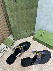 Gucci Leather thong sandals with Double G - 5