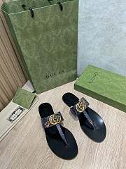 Gucci Leather thong sandals with Double G - 3
