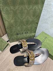 Gucci Leather thong sandals with Double G 002 - 6