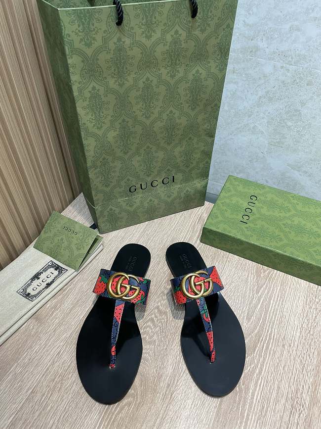 Gucci Leather thong sandals with Double G 005 - 1