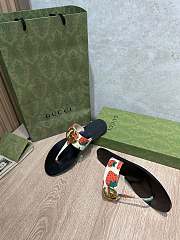 Gucci Leather thong sandals with Double G 006 - 3