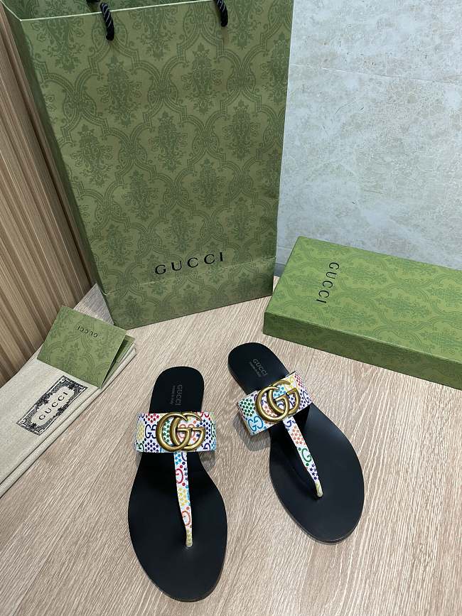 Gucci Leather thong sandals with Double G 007 - 1