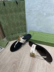 Gucci Leather thong sandals with Double G 008 - 2