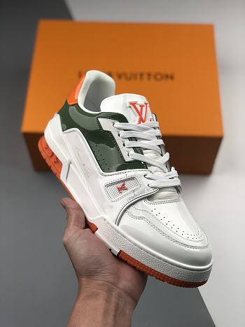 LV TRAINER SNEAKER V2 