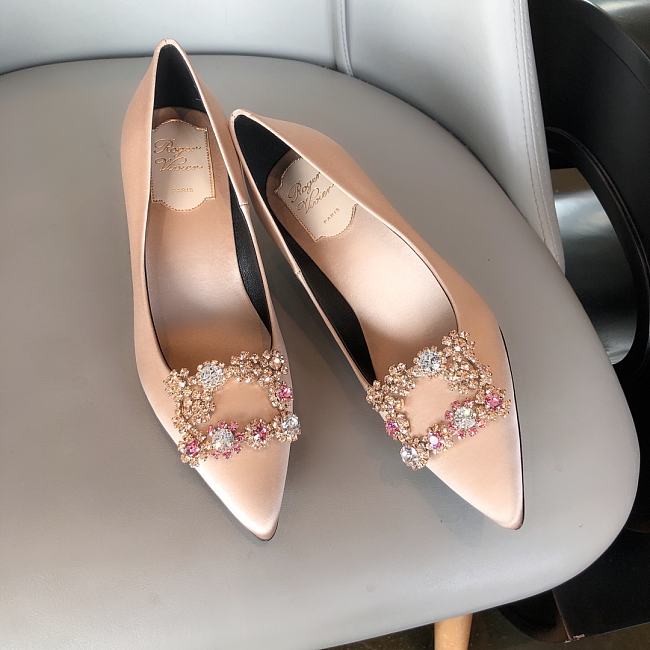 RV Bouquet Strass Pearl Buckle Pumps in Satin Nude - 1