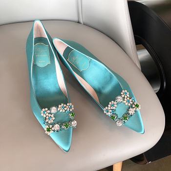 RV Bouquet Strass Pearl Buckle Pumps in Satin Blue