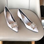 RV Bouquet Strass Pearl Buckle Pumps in Satin White - 6