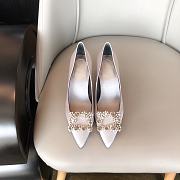 RV Bouquet Strass Pearl Buckle Pumps in Satin White - 4