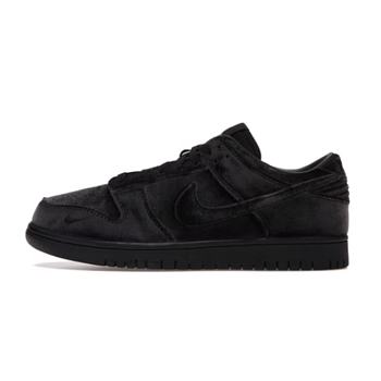 Dover Street Market x SB Dunk Low “Triple Black” DH2686-002