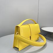 JACQUEMUS LE GRAND BAMBINO YELLOW LEATHER TOP HANDLE BAG - 18x6x7cm - 3