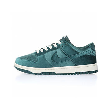Nike Dunk Low Green Velvet (W) - DZ5224-300