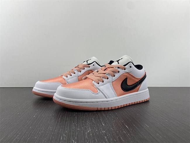 Air Jordan 1 Low White Light Madder Root  DM8960-801 - 1