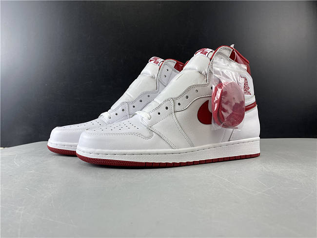 Air Jordan 1 Retro Metallic Red 555088-103 - 1