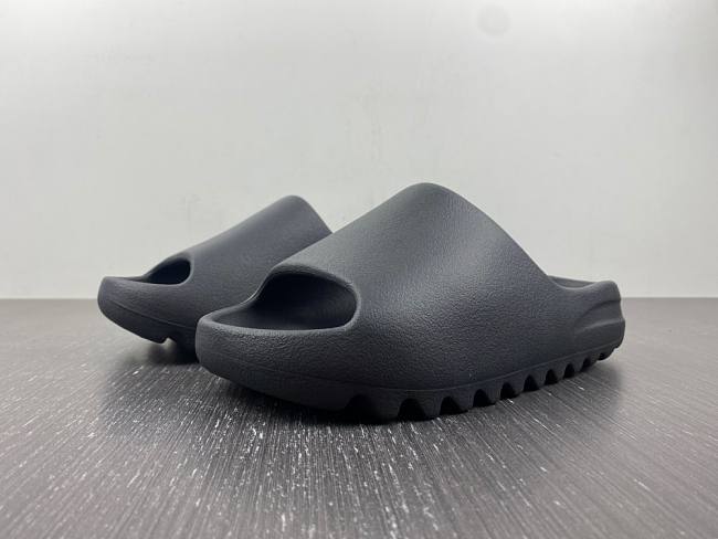 Adidas Yeezy Slides ‘Onyx’ HQ6448 - 1