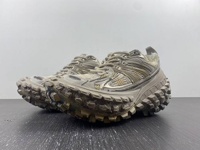 Balenciaga Defender Beige 685611W2RA69700 - 1