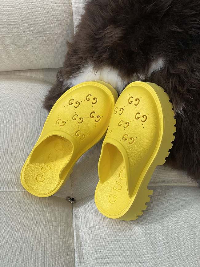 Gucci GG Perforated Slip-On Flats ‎663577 JFB00 9022 - 1