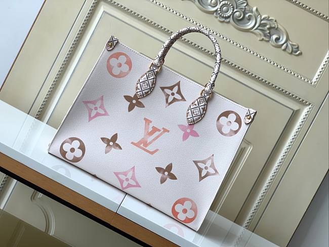 	 LV On The Go bag - 1