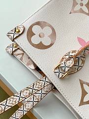 	 LV On The Go bag - 4