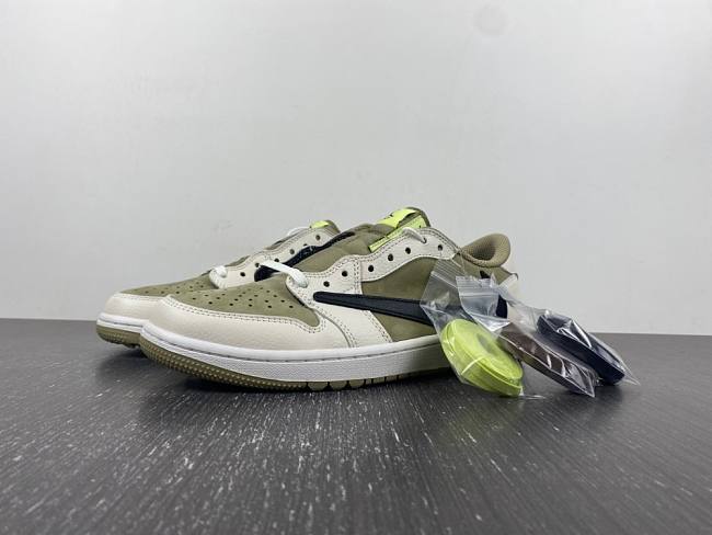 Travis Scott x Air Jordan 1 Low Golf FZ3124-200  - 1