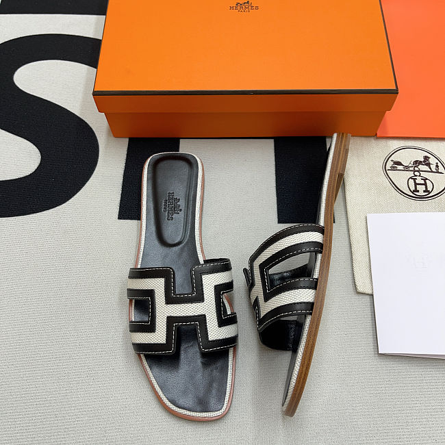 Hermes Oran Prunoir / Noir Sandal - 1
