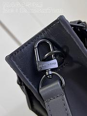 Louis Vuitton Sac Plat Cross M21884 Size 19x22x7cm - 4