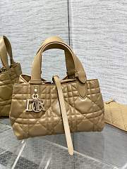 MEDIUM DIOR TOUJOURS BAG Medium Tan Macrocannage Calfskin M2821OSHJ_M53U - 1