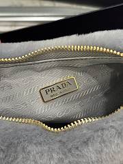 Prada Re-Edition Shearling Purple Size 22x17x6cm - 5