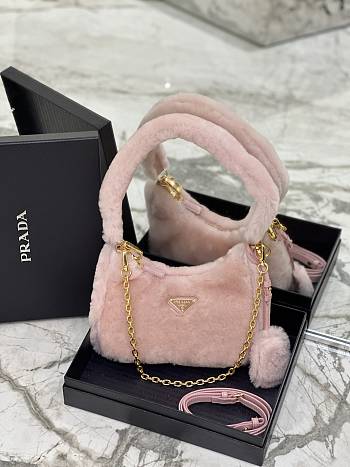 Prada Re-Edition Shearling Pink Size 22x17x6cm