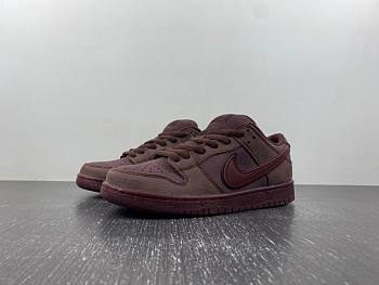 NIKE DUNK LOW PREMIUM SB “CITY OF LOVE COLLECTION BURGUNDY CRUSH” FN0619-600