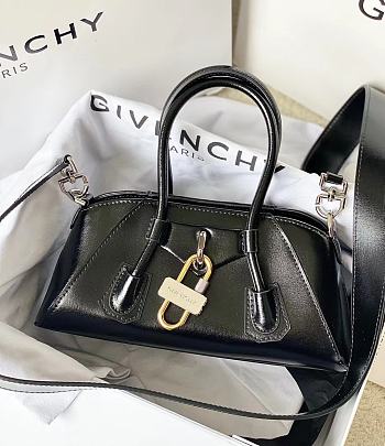Givenchy Antigona Stretch Bag in Box Leather Black